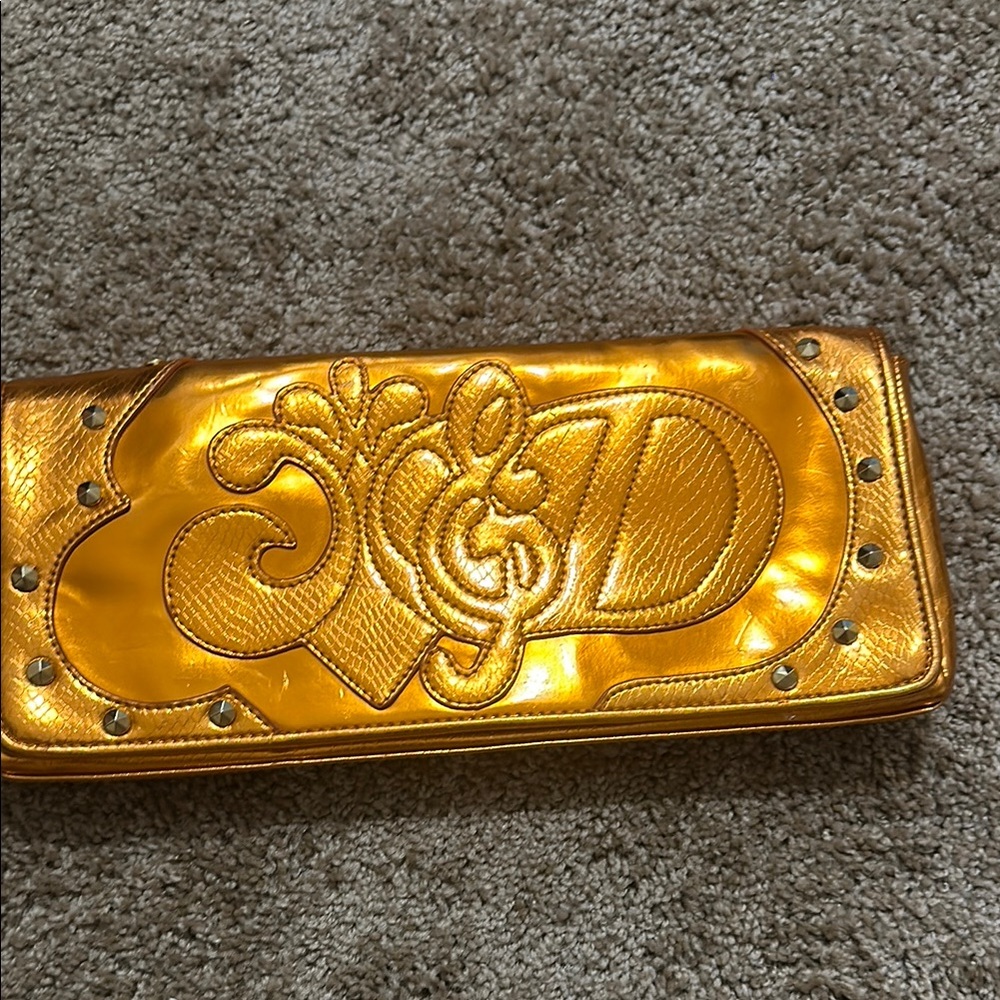 Dereon Gold Wristlet with Vintage-Inspired Elegance